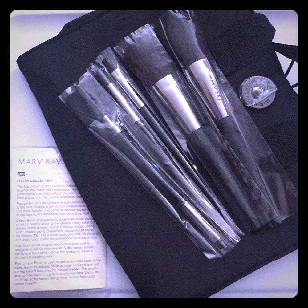 Mary Kay Brush Collection set
